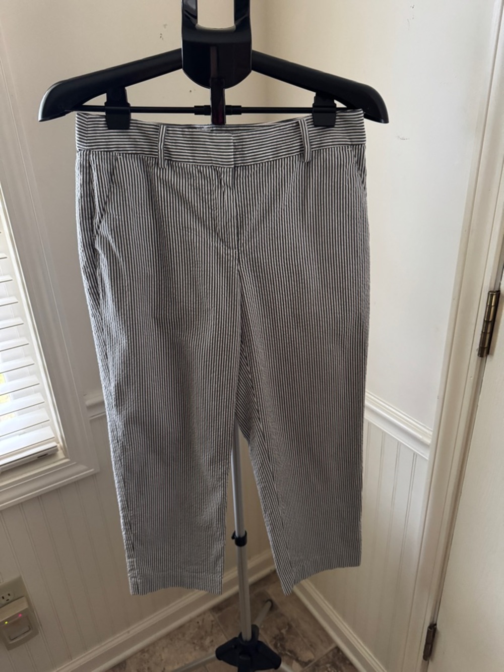 LOFT Gray & White Striped Cropped Pants Size 4P